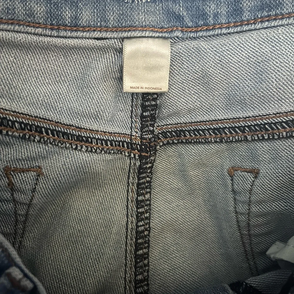 LOFT Light Blue Skinny with fray on ankle - Picture 4 of 5